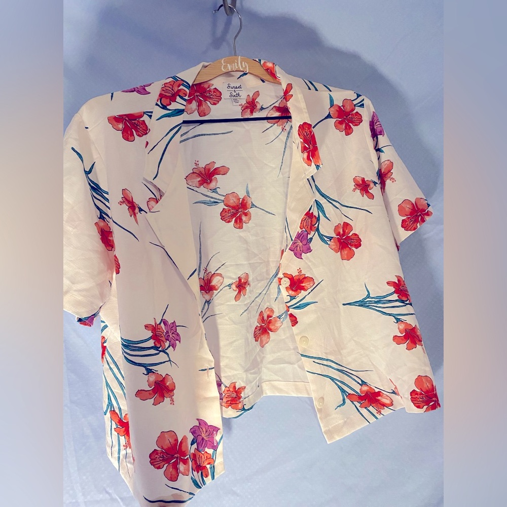 Boutique vintage floral button up crop top